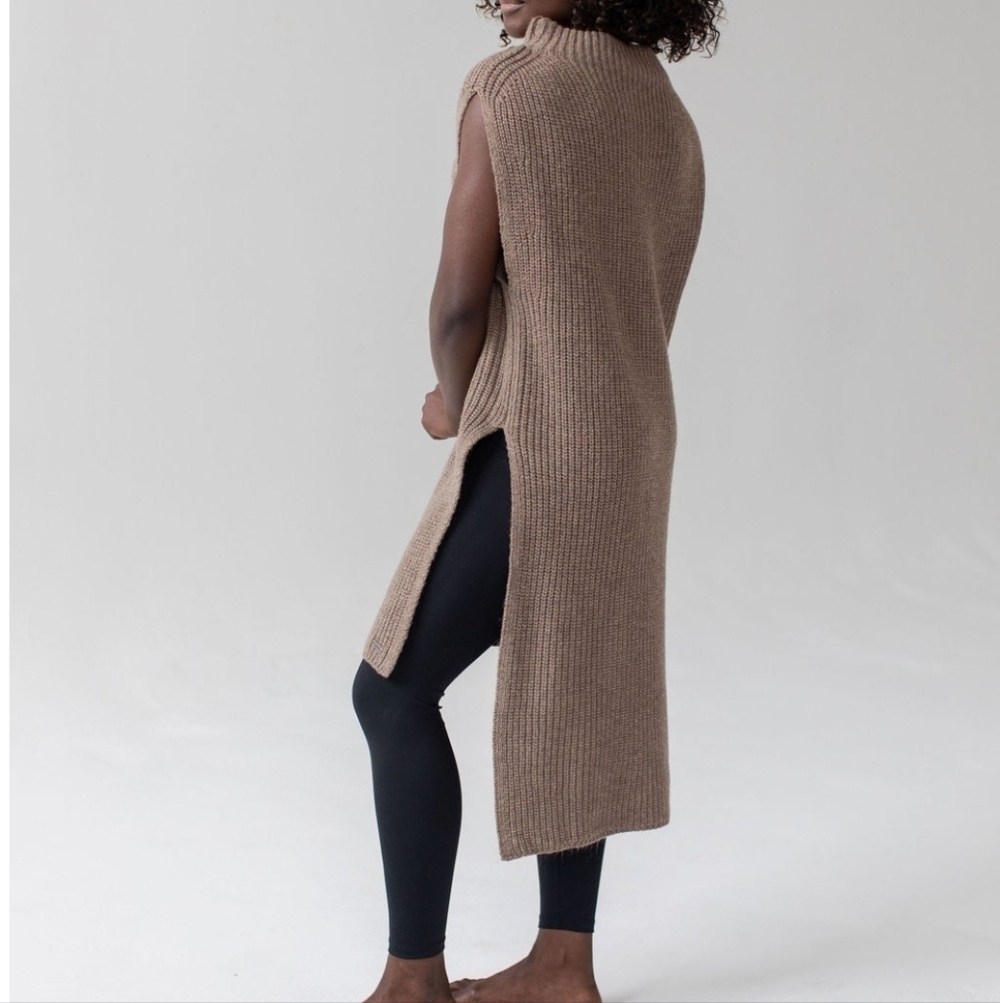 Savvi Women's  High Low Sleeveless Sweater Medium Funnel Neck Side Slit